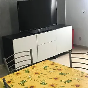 Boomerang House - Airport, Center & Beach קטאניה